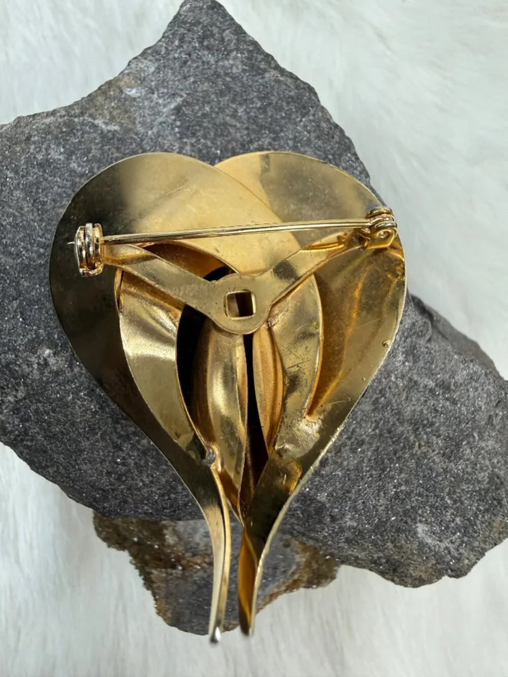 Vintage Textured Gold Tone Abstract Modernist Heart Brooch 2